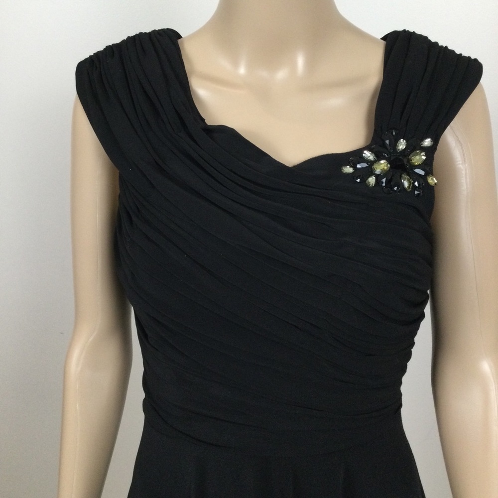 Elegant Black Midi Dress with Beaded Accent